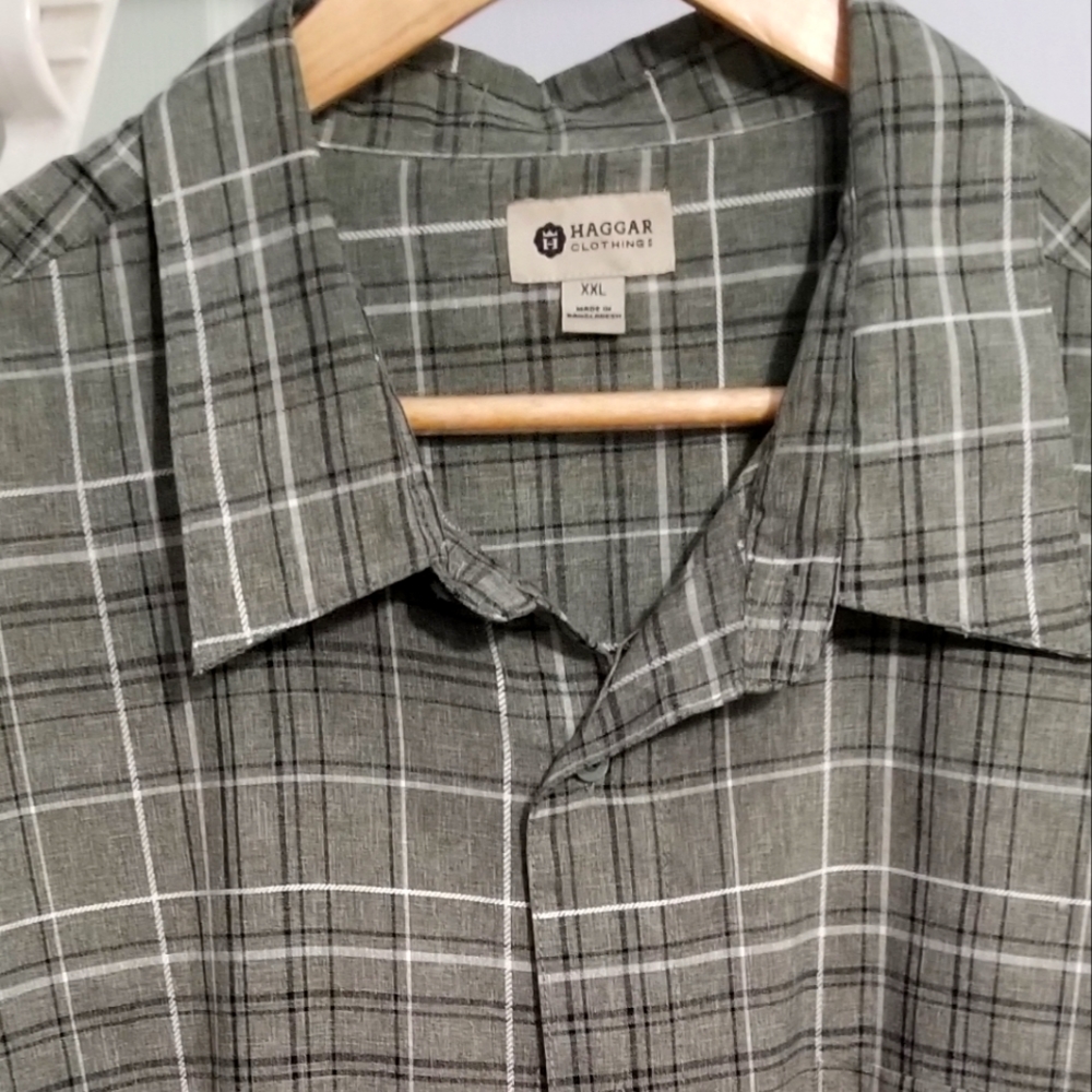 Haggar Men's button down shirt